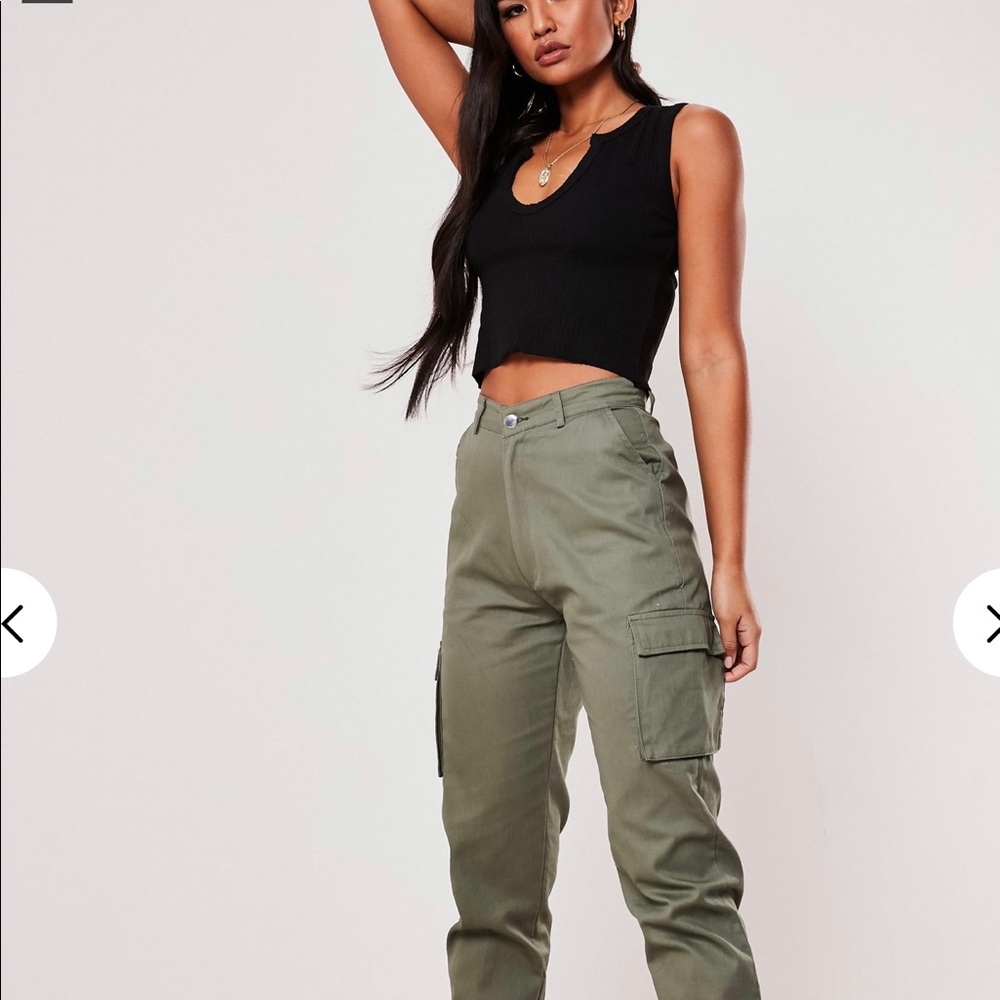 Black Notch Neck Sleeveless Crop Top - Picture 2 of 4
